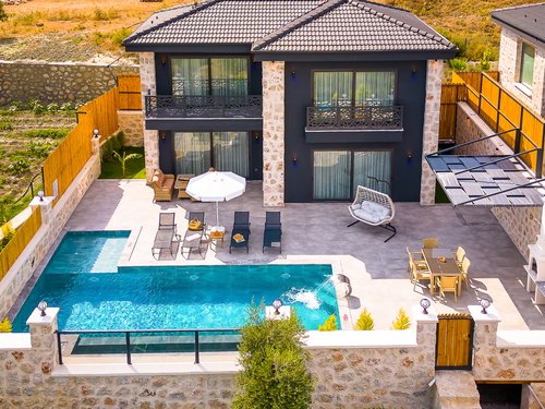  gece  -  Kasım
  | Seydikemer Karadere’de Jakuzili Balayı Villası